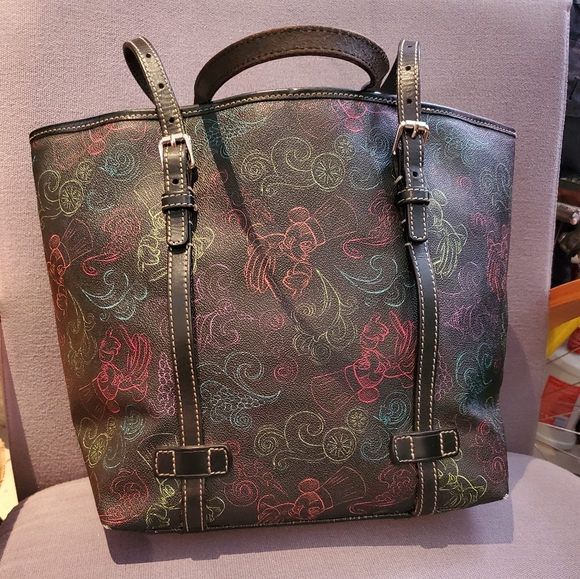 dooney and bourke food and wine 2022